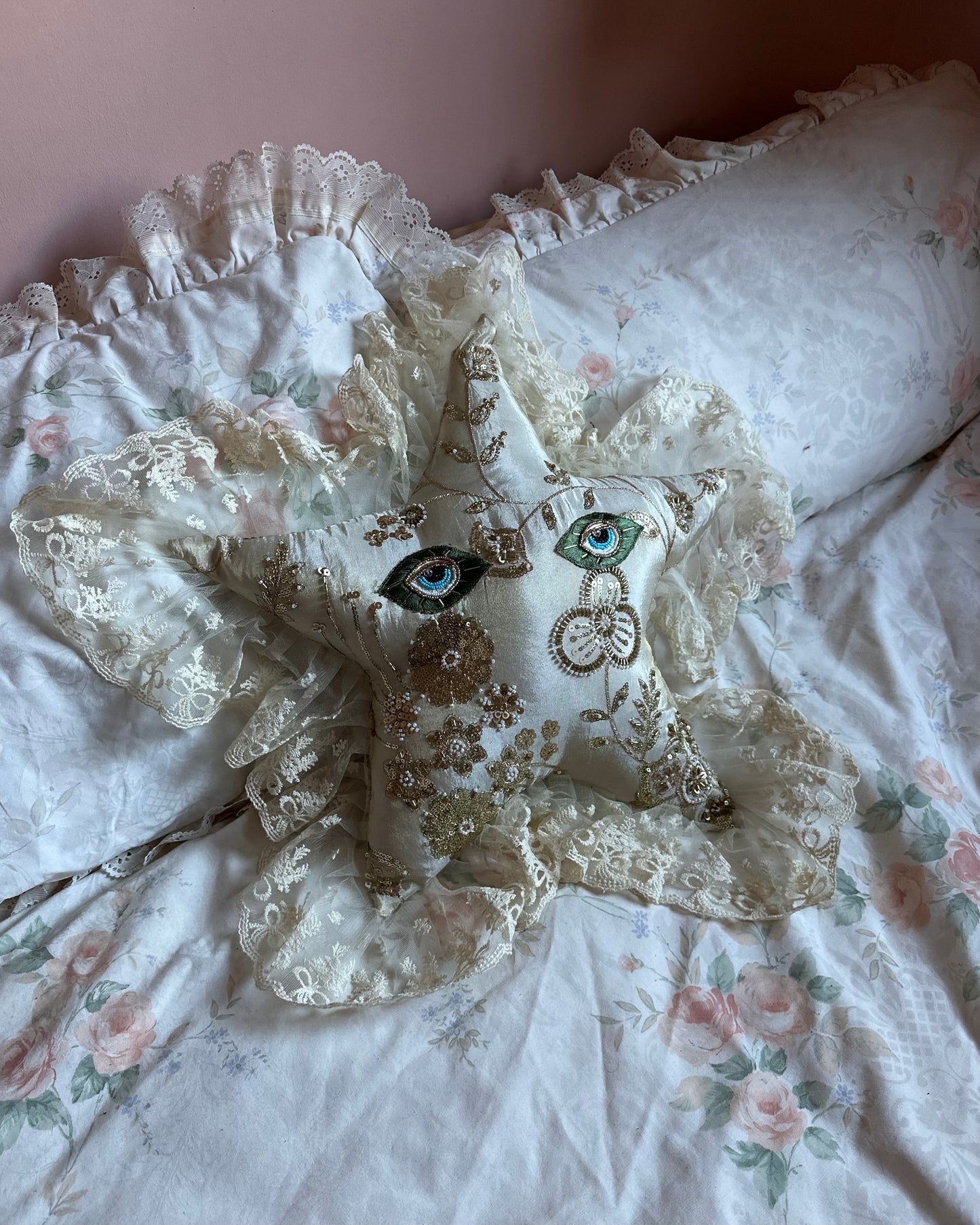 Star Face Shaped Pillow in Gold Dust