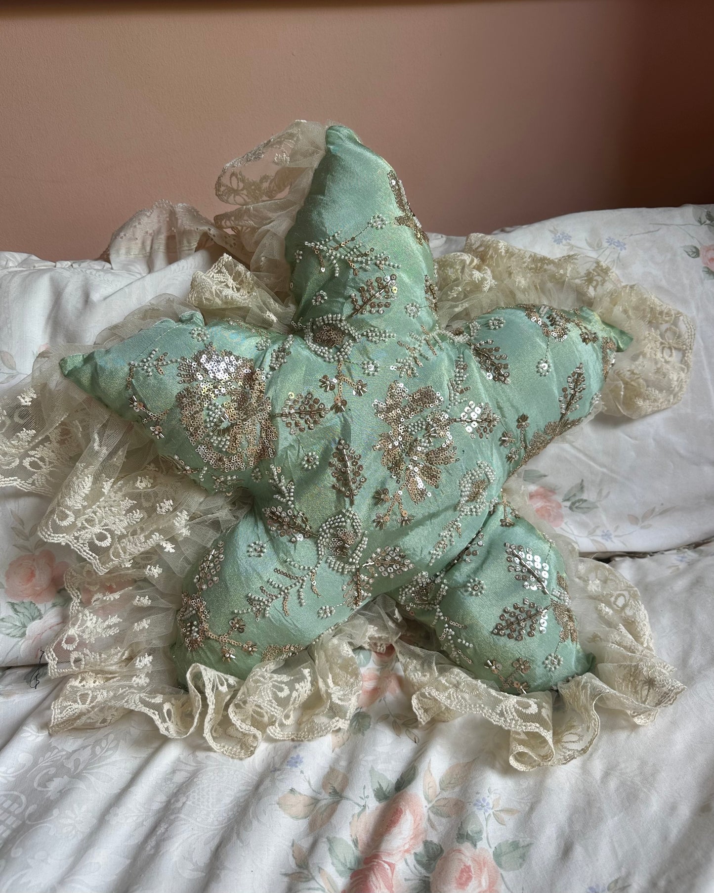Flower Shaped Pillow in Marianne