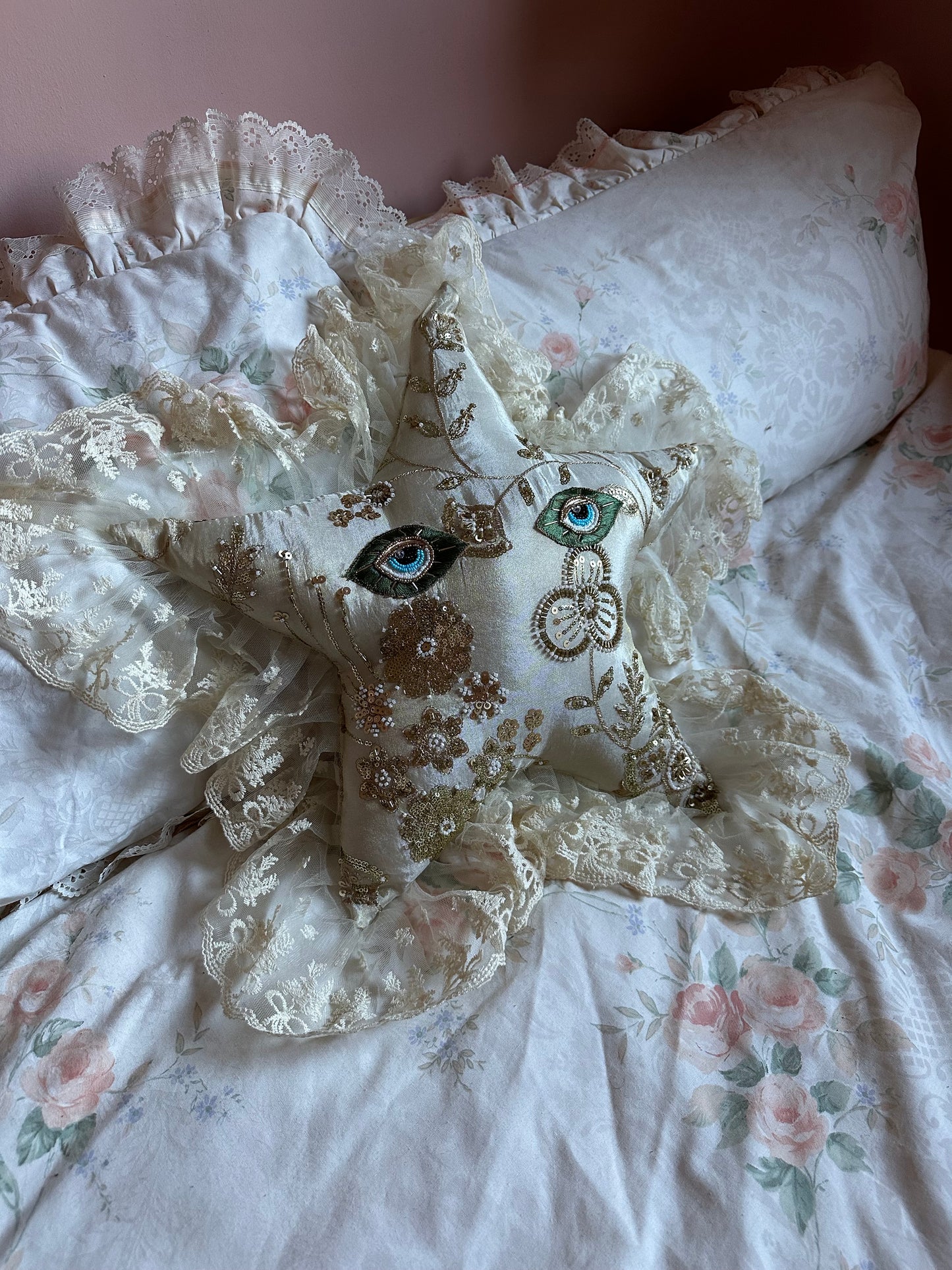 Star Face Shaped Pillow in Gold Dust