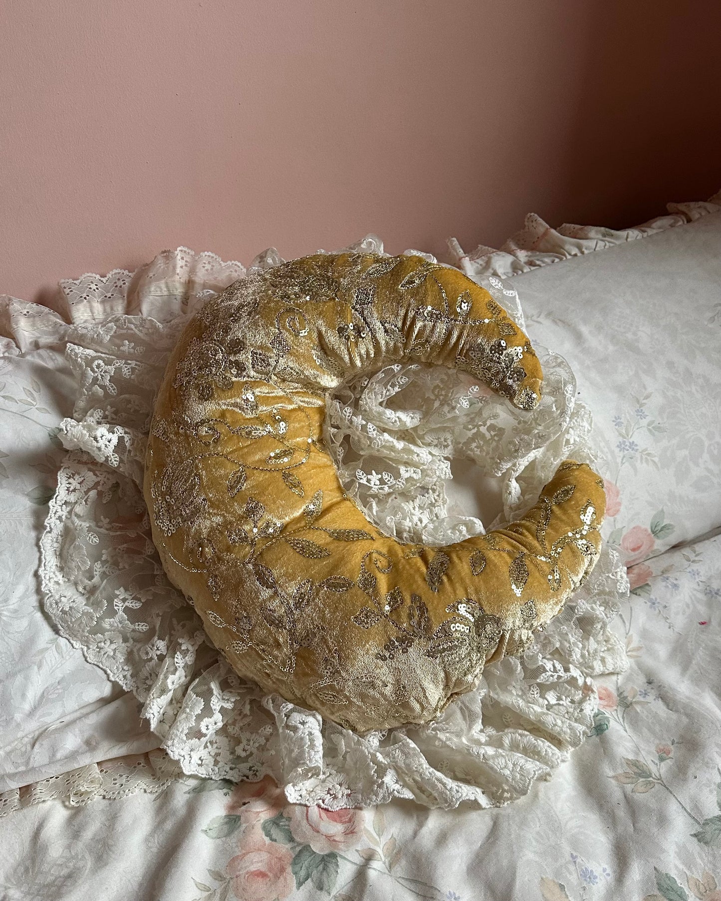 Moon Shaped Lace Pillow in Angel