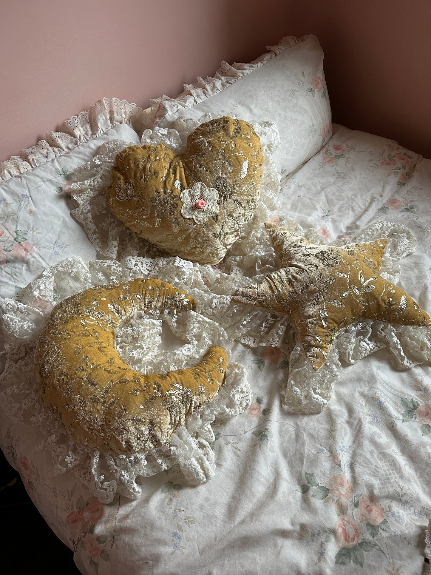 Moon Shaped Lace Pillow in Angel