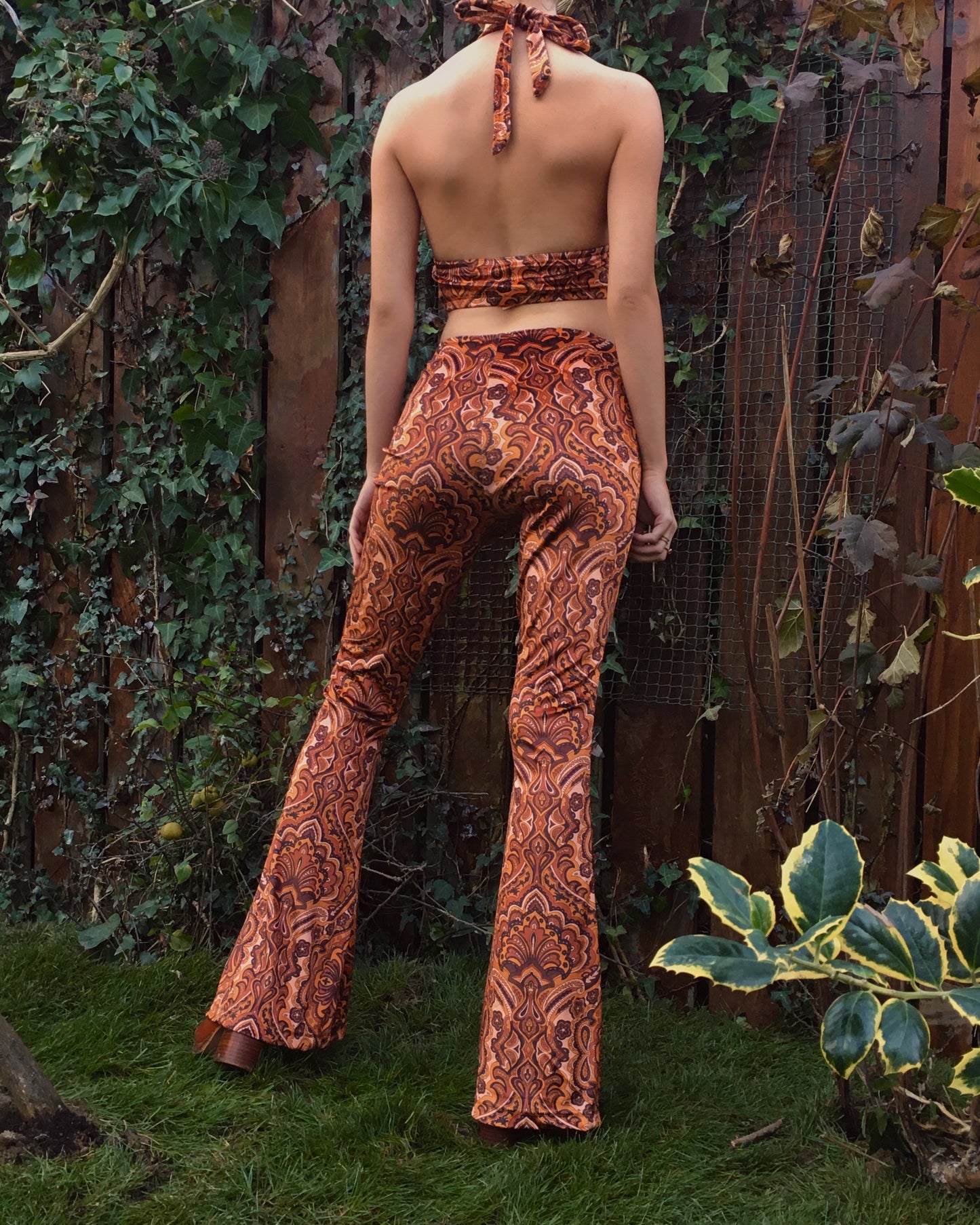 Load image into Gallery viewer, The Velvet Halter Top in Whiskey

